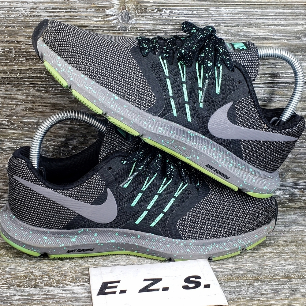 Nike Run Swift SE AR1904-001 Black Green Running Size 7.5 Women